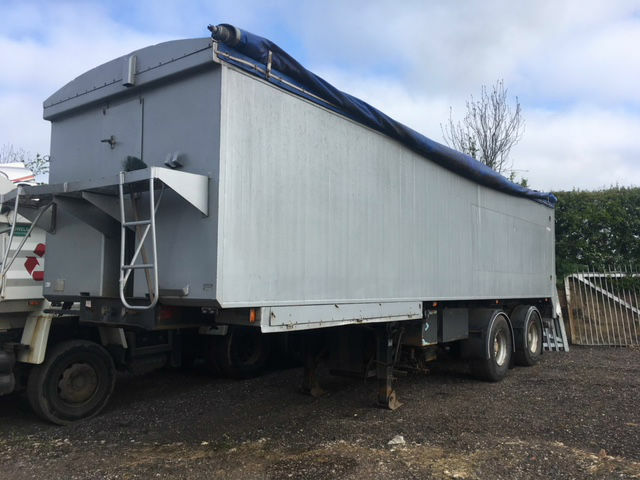 1999 United Trailers Muldoon Bulk Blowing Trailer, Read Steer, 