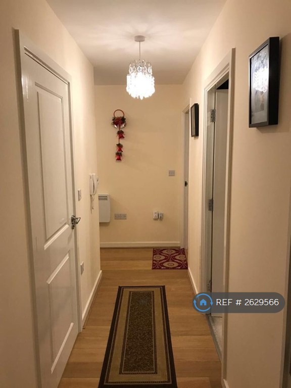 2 bedroom flat in Grays Place, Slough, SL2 (2 bed) (#2629566)