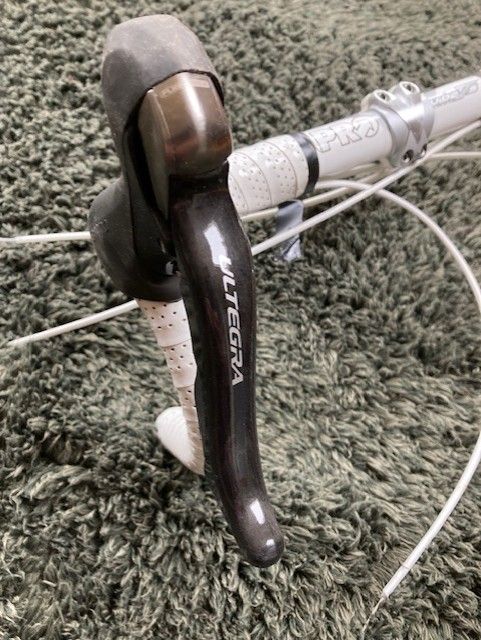 Shimano PRO VIBE 7S Handlebar inc Ultergra 6700 (10 speed) shifters and Pro VIBE 7S alloy Bike stem