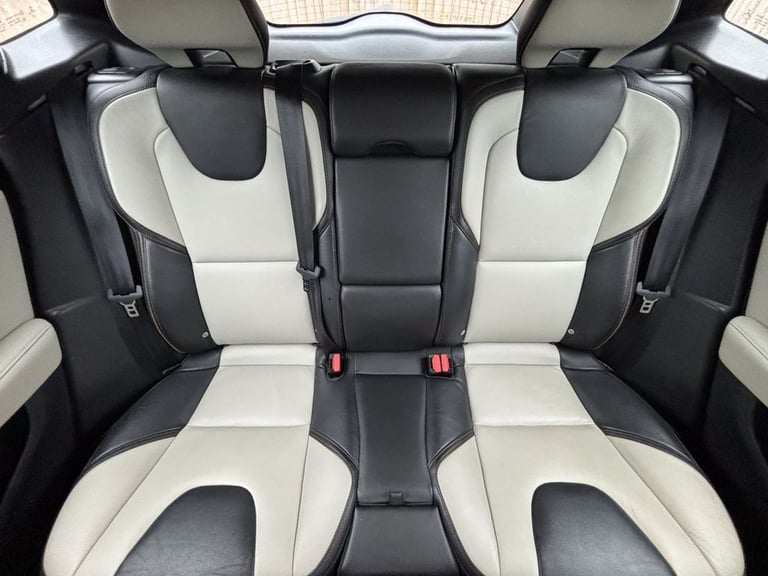 2016 Volvo V40 Cross Country 2.0 D2 Lux Hatchback 5dr Diesel Auto Euro 6 (s/s) (120 ps) Hatchback...