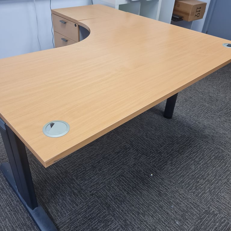 Beech managers corner office desks with 