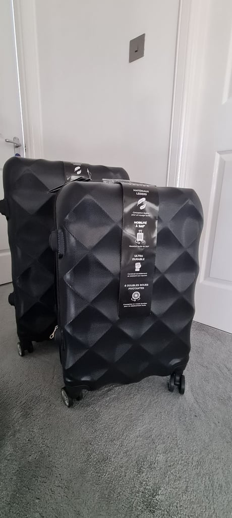image for 2x suitcases 