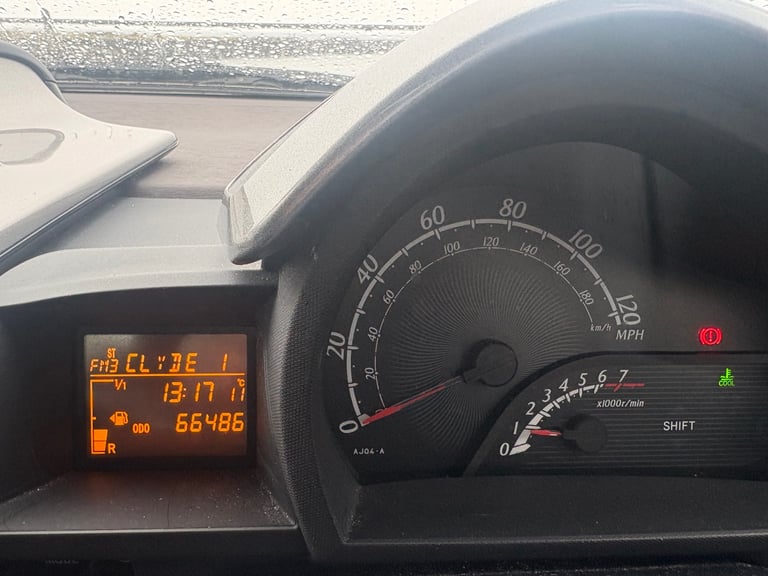 Toyota, IQ, Hatchback, 2010, Manual, 998 (cc), 3 doors