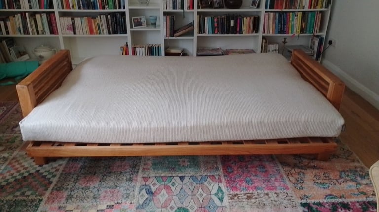 Futon Horizon three-seater solid oak bed settee