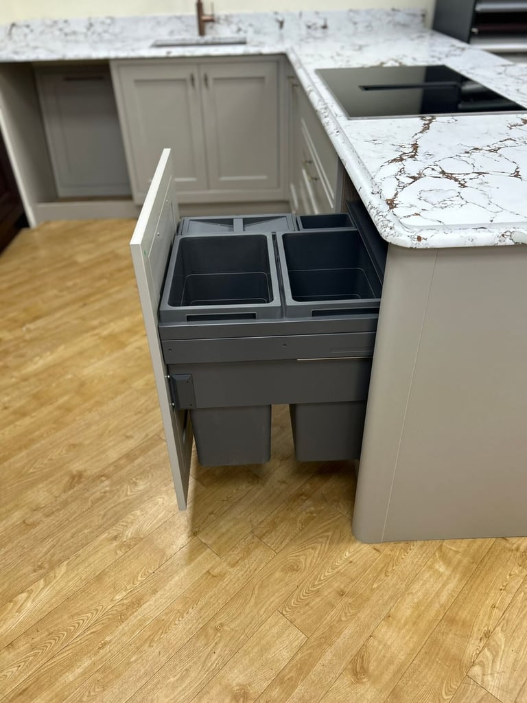 Ex display Second Nature Clarendon inframe kitchen units
