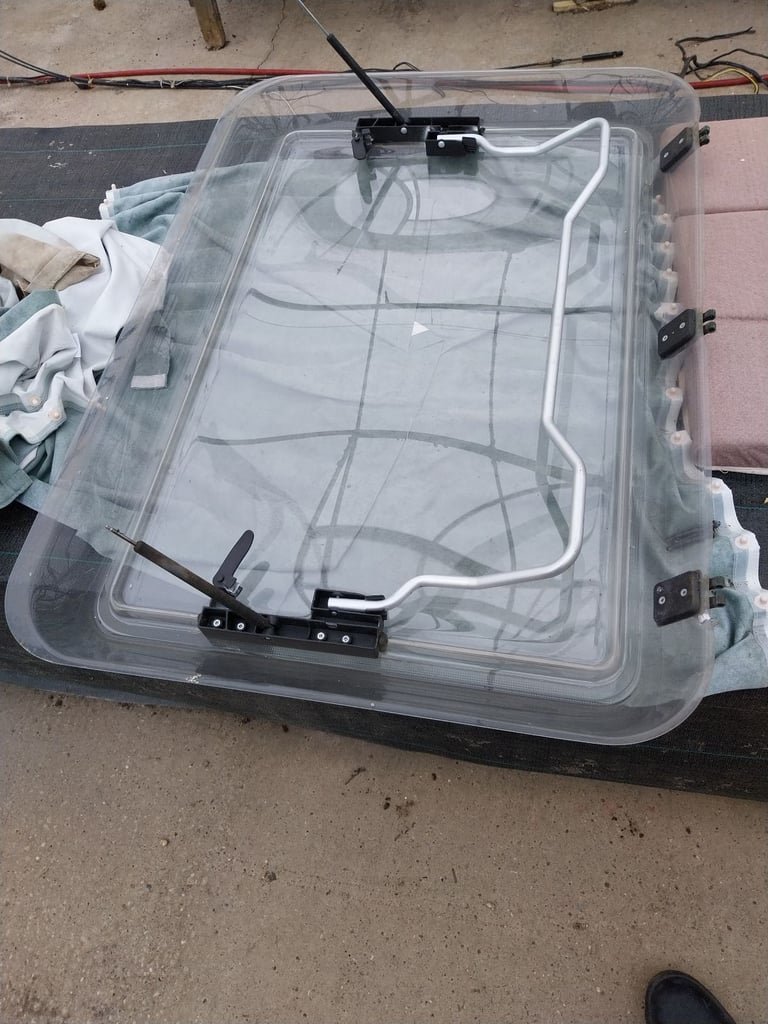 Heki 2 caravan skylight top dome 