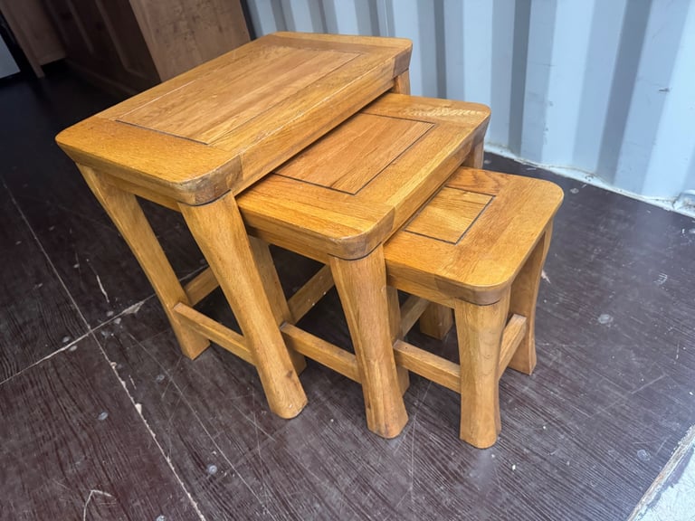 solid oak nest of tables 50 x 35 cm and 51 high