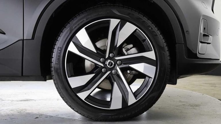 2025 Volvo XC40 Ultra B4 Mild hybrid Petrol Dark Automatic SUV Hybrid Automatic