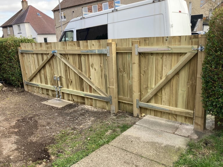 Fence and gate