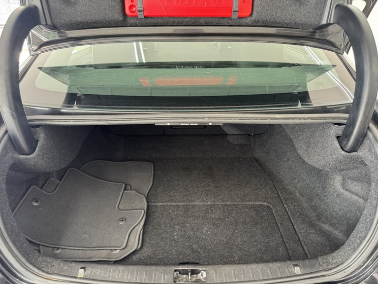 VOLVO S60 2.4 D5 SE Lux Black Auto Diesel 2010