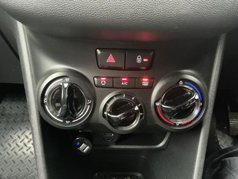 Peugeot 208 1.2cc ACTIVE 82 bhp good spec