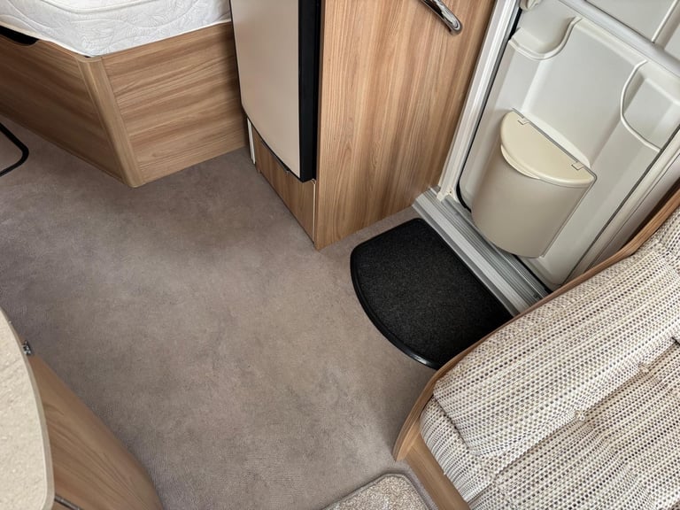 2017 BAILEY UNICORN VALENCIA, 4 BERTH CARAVAN ALDE, A/C, WITH A FIXED BED