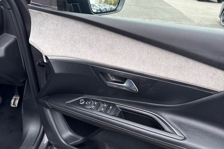 2022 Peugeot 3008 1.6 13.2kWh GT Premium e-EAT Euro 6 (s/s) 5dr SUV PETROL/ELECTRIC Automatic