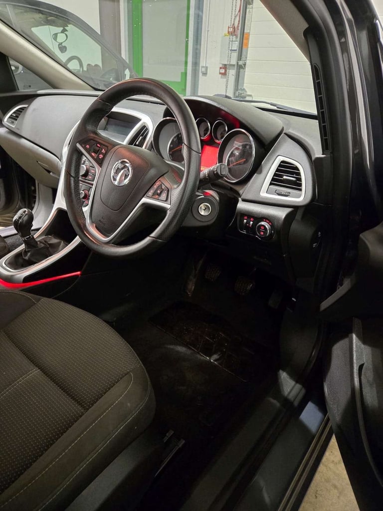 Vauxhall, ASTRA, Hatchback, 2015, Manual, 1398 (cc), 5 doors