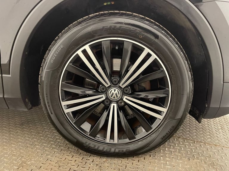 2018 Volkswagen Tiguan 2.0 TDI SE Navigation SUV 5dr Diesel DSG Euro 6 (s/s) (150 ps) ESTATE Dies...