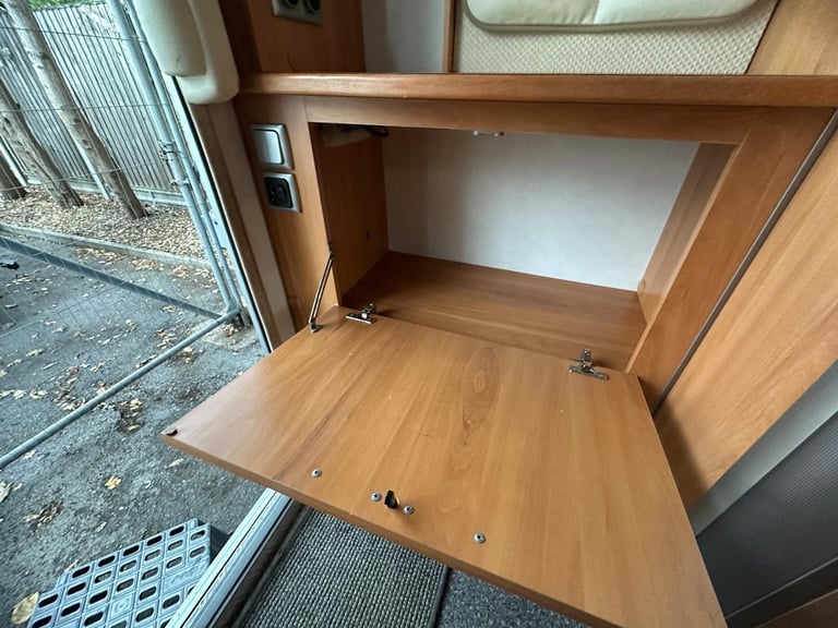 Hymer B544 5 berth  DIESEL MANUAL 2006/06