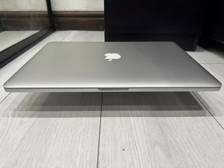 Apple MacBook 2k Res Pro i5 Laptop 256Gb m.2 SSD (Monterey 2021 OS) Core 3.1GHz 14"