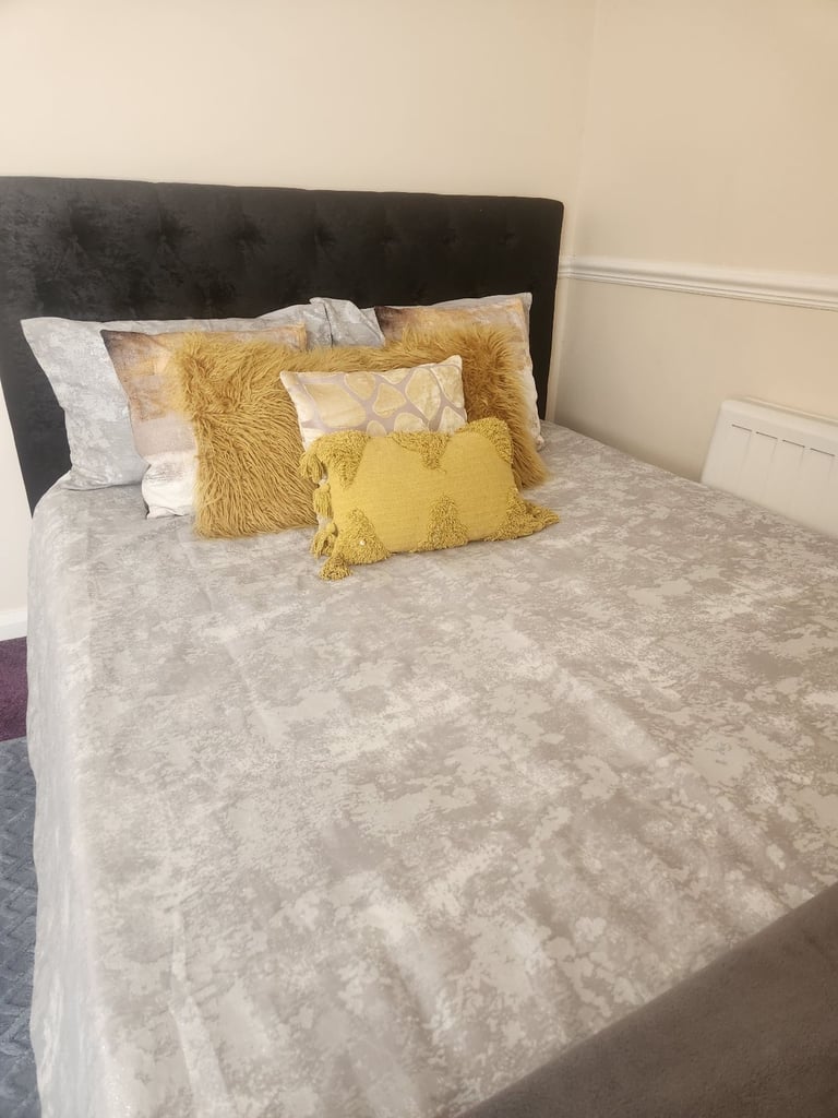 Double room to rent for 2 boys 