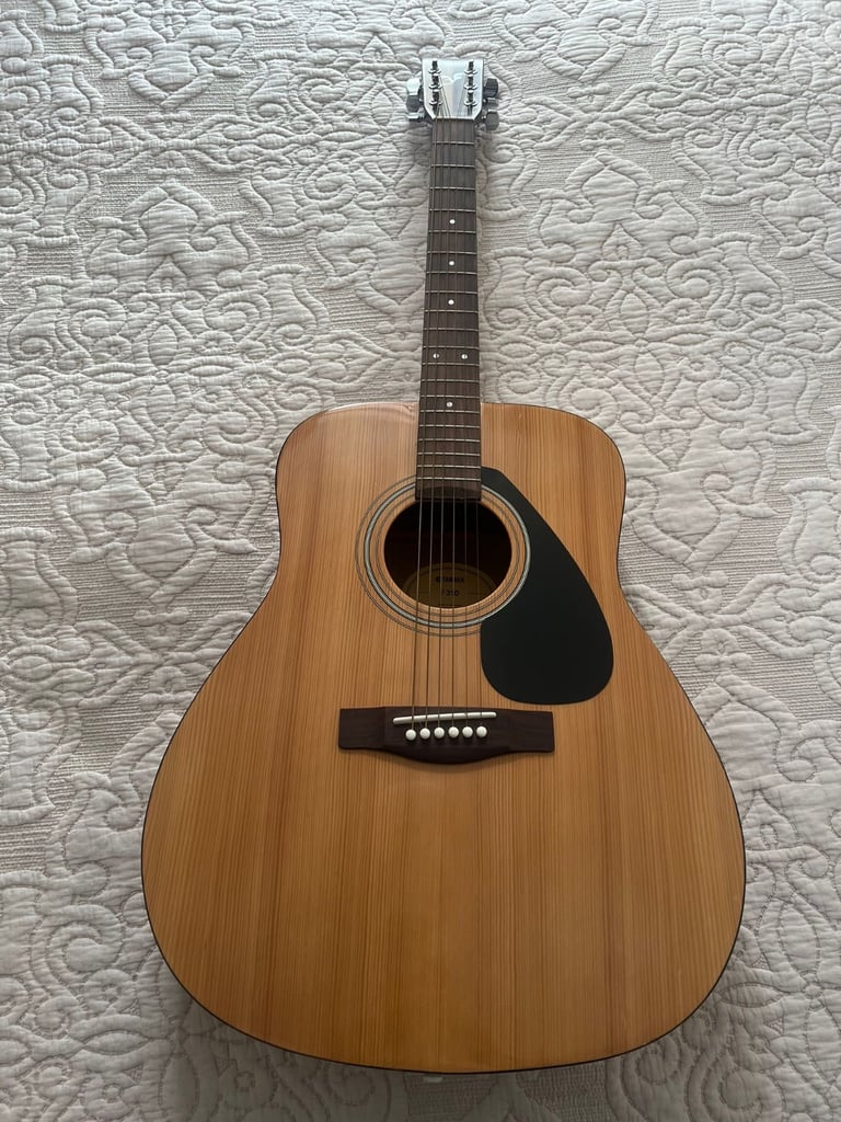 Yamaha f310 Guitar like new