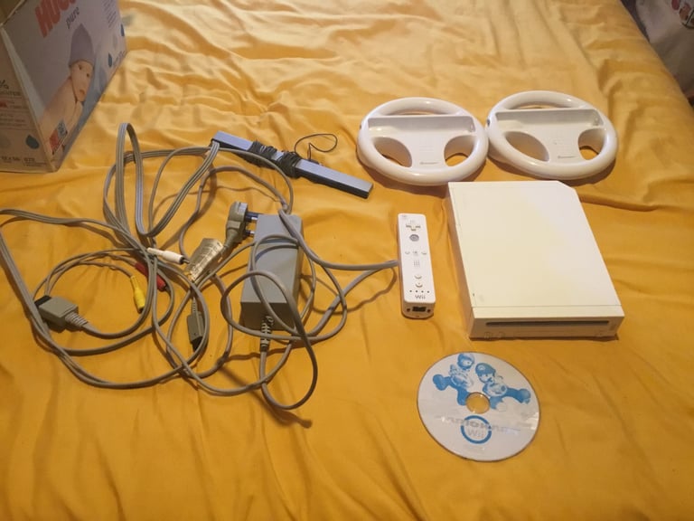 Wii console bundle,Mario kart,2 x wheels,controller 