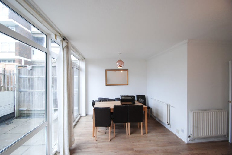 Two bedroom ground floor ex-local maisonette E14