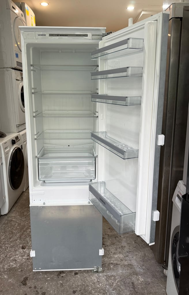 SIEMENS FD9509 BUILT IN NICE FRIDGE & FREEZER WITH WARRANTY  