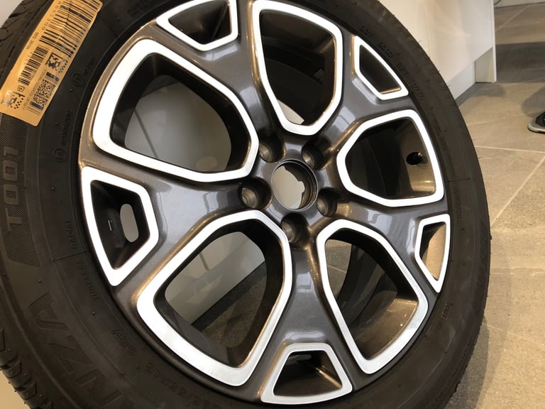Jeep Renegade 18” Alloy Wheel with Tyre