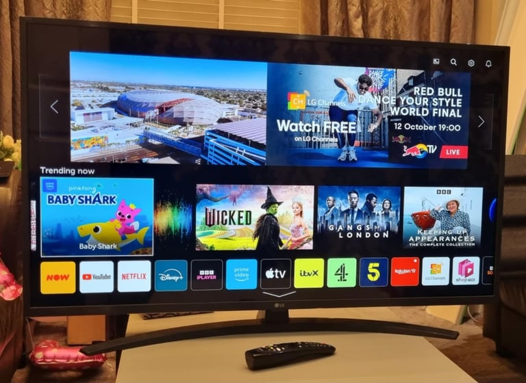 image for Lg 43" smart 4k tv in excellent condition 