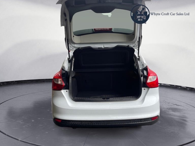 2014 Ford Focus 1.0 EcoBoost Zetec Navigator 5dr HATCHBACK PETROL Manual