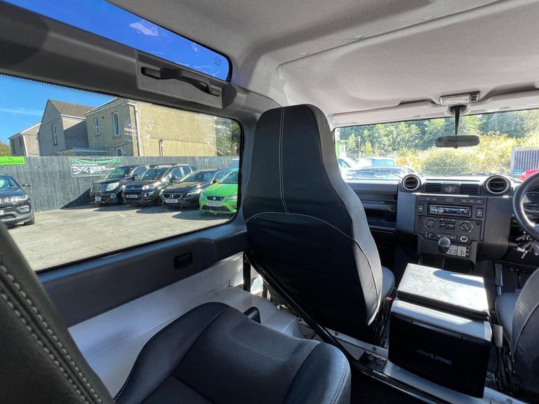 2014 Land Rover Defender 90 XS 2.2 TDCI **Masi Windows - 4 Seater - TentBox**