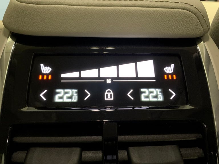 2022 Volvo XC60 2.0 B5P Plus Dark 5dr AWD Geartronic ESTATE PETROL Automatic