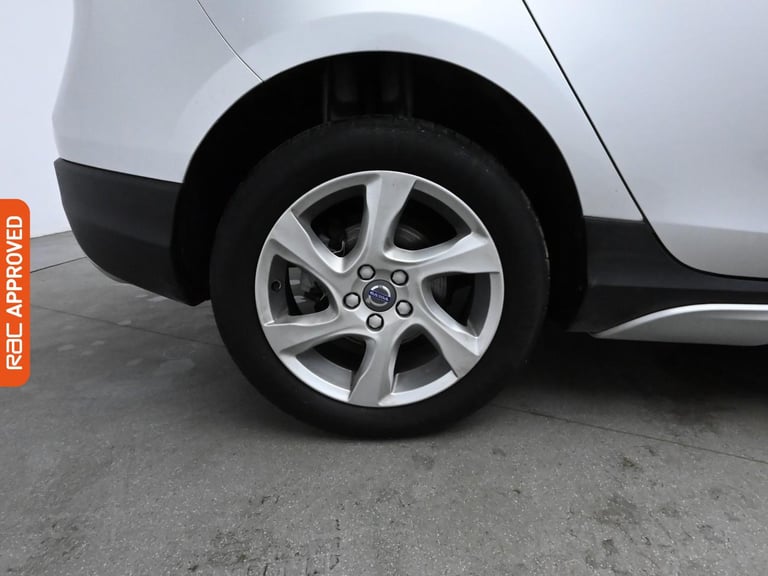 2016 Volvo V40 Cross Country 2.0 D2 Lux Hatchback 5dr Diesel Manual Euro 6 (s/s) (120 ps) Hatchba...