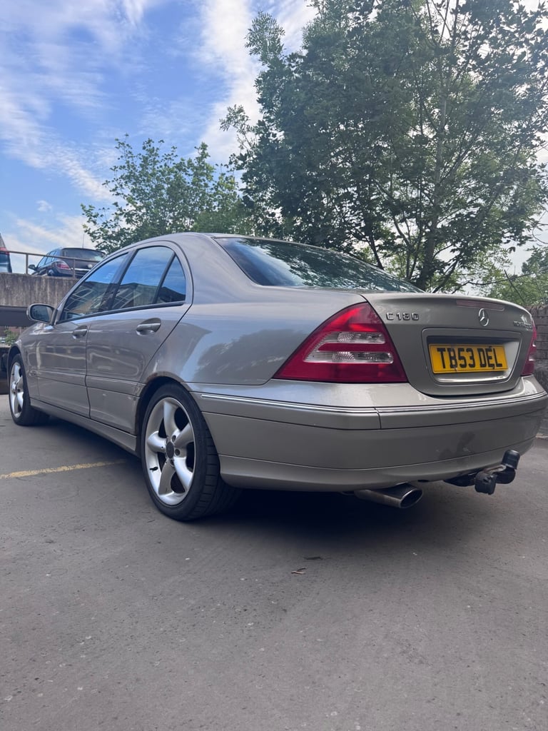 2003 MERCEDES-BENZ C CLASS C180K Avantgarde SE 4dr AUTO PETROL SILVER SALOON VGC