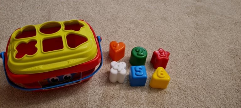 Shape sorter with 6 shapes