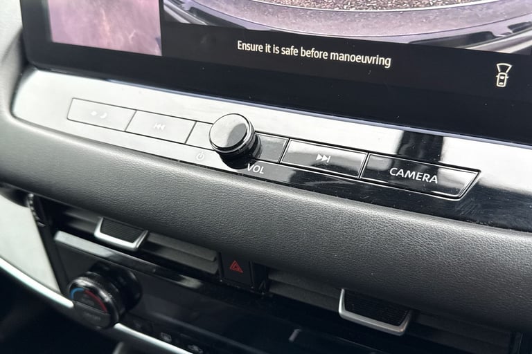 2022 Nissan Qashqai 1.3 DIG-T MHEV N-Connecta XTRON Euro 6 (s/s) 5dr SUV PETROL Automatic