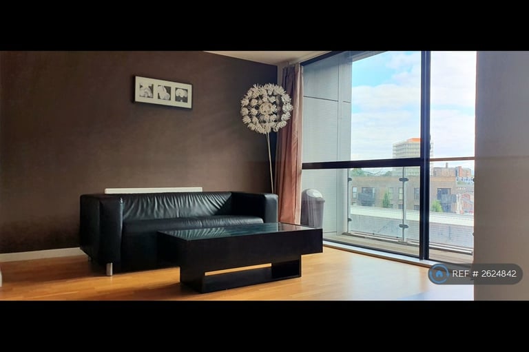 2 bedroom flat in Radium Street, Manchester, M4 (2 bed) (#2624842)
