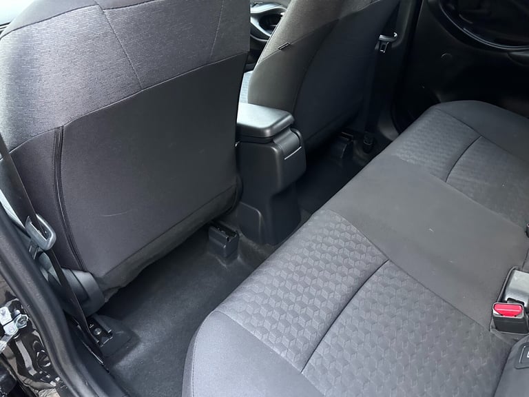 2022 Toyota Yaris 1.5 Hybrid Design 5dr CVT HATCHBACK Petrol/Electric Hybrid Automatic