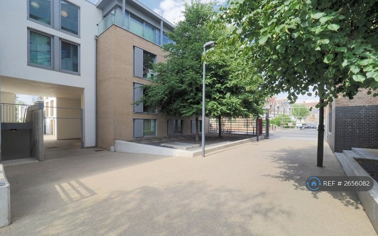 2 bedroom flat in Highbury Stadium Square, London, N5 (2 bed) (#2656082)