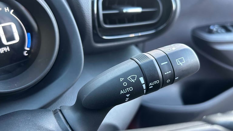 2022 Toyota Yaris 1.5 Hybrid Design 5dr CVT HATCHBACK PETROL/ELECTRIC Automatic