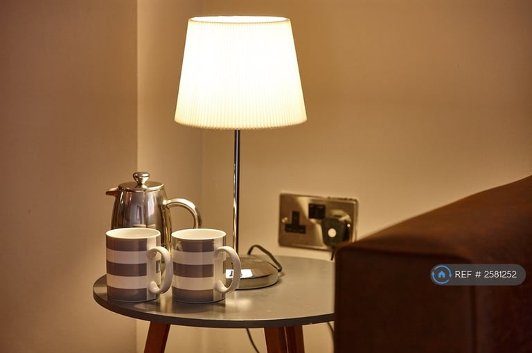 2 bedroom flat in Malta Street, Manchester, M4 (2 bed) (#2581252)