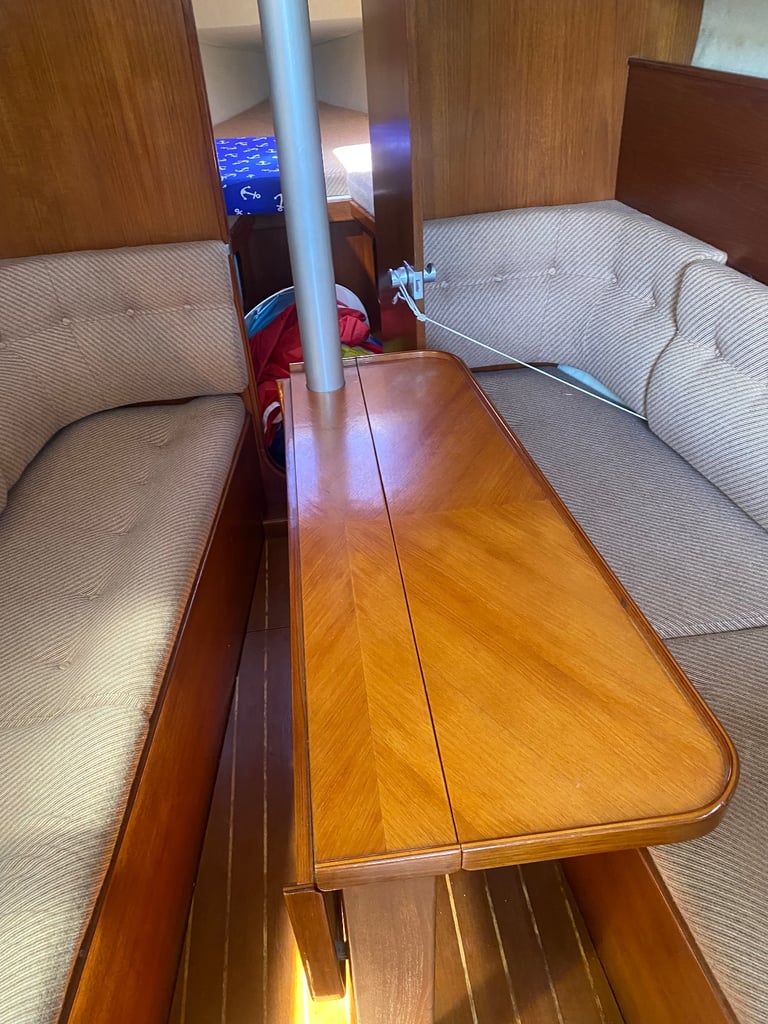Free storage Hunter horizon 30 sailboat boat bilge keel yacht 