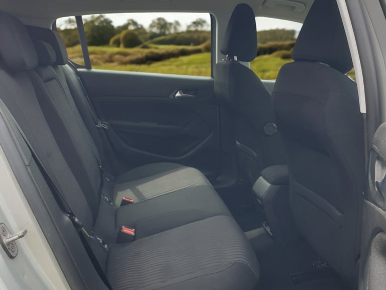 2015 Peugeot 308 1.6 HDi 115 Active "Car Of The Year 2014" full MOT, p/x welcome, delivery available