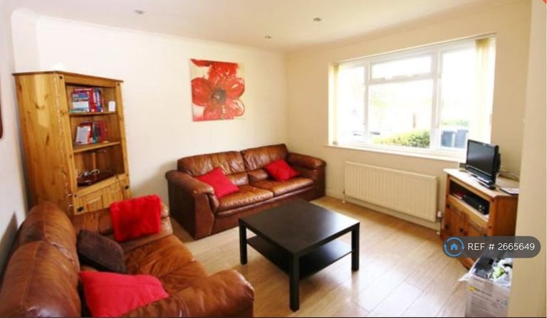 4 bedroom house in Kings Lane, Englefield Green, Egham, TW20 (4 bed) (#2665649)