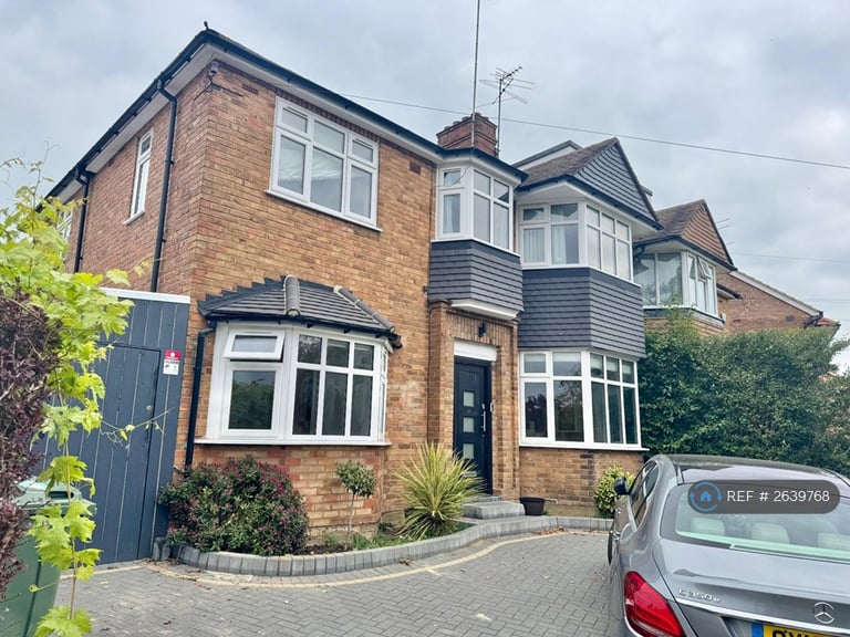 5 bedroom house in Walmington Fold, London, N12 (5 bed) (#2639768)