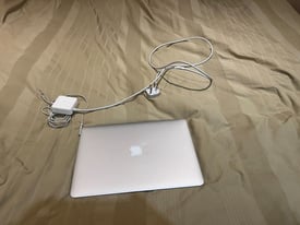 MacBook Air 13 inch Core i5 1.7 ghz - High Sierra - Excellent Condition