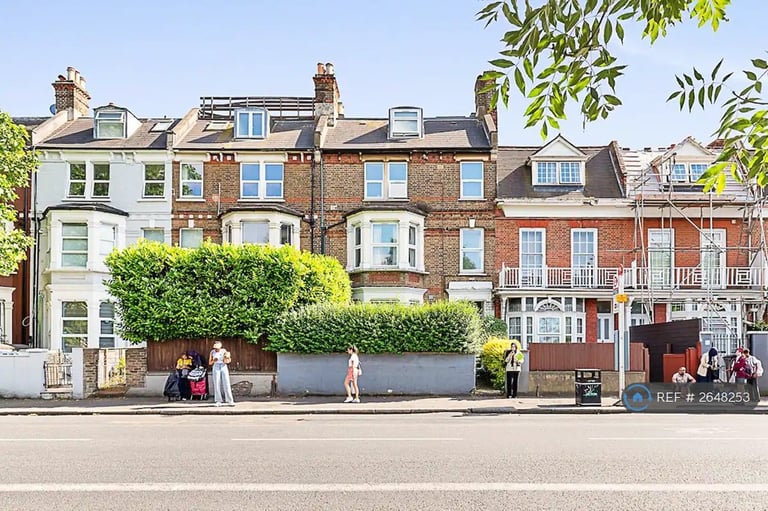 3 bedroom flat in The Vale, London, W3 (3 bed) (#2648253)