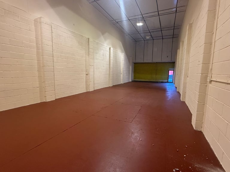 Unit to let in Rhyl. Suitable for Storage, Motortrade, Workshop. Rent £205 per week (NO VAT)