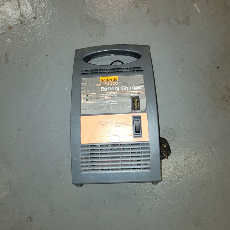image for 12 v car battery charger 