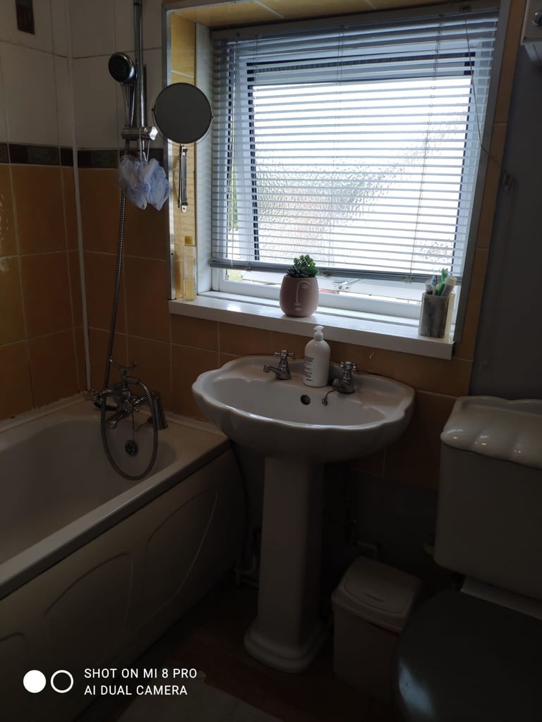 Double bedroom Available