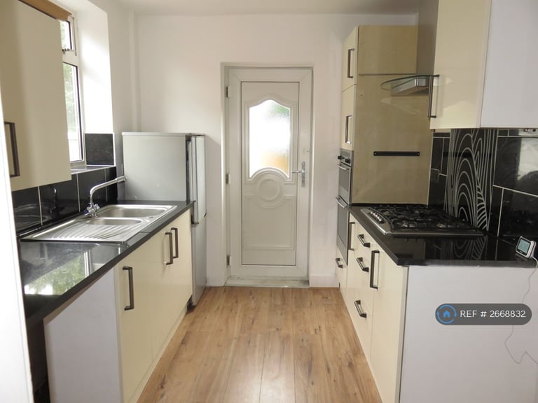 3 bedroom house in Oak Lane, Whitefield, Manchester, M45 (3 bed) (#2668832)